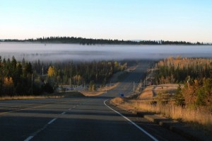 niebla-de-la-manana-temprano-banco-paisajes-carretera-carreteras_121-62113